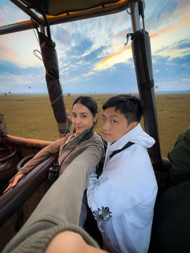 Gaya Safari Date Anya Geraldine dan Tora Widjaja Liburan di Afrika, Serasi dalam Balutan Busana Netral