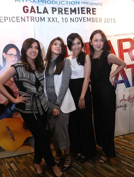 Saat ditemui di gala premier film Heart Beat, kawasan Kuningan, Jakarta Selatan, Selasa (10/11/2015) malam, Blink mengaku senang dengan hal baru, namun lebih mengutamakan nyanyi. (Nurwahyunan/Bintang.com)