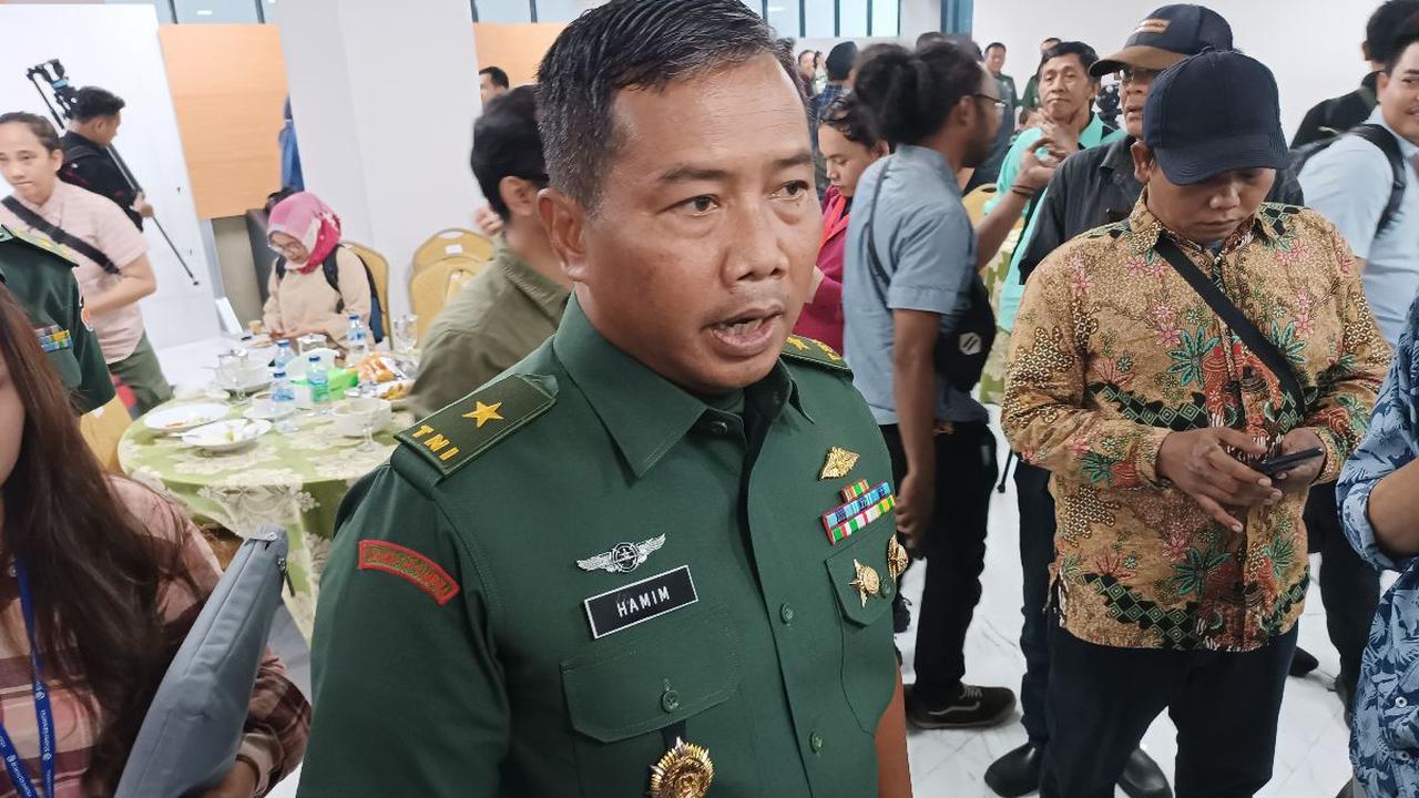 TNI AD meminta maaf terkai perilaku prajuritnya saat mengendarai mobil hingga menyebabkan kecelakaan beruntun di Tol MBZ.<br>