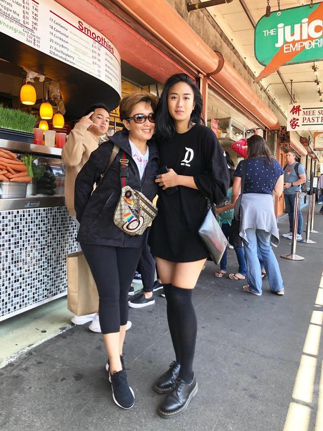 Jarang Terekspos, Ini 6 Potret Chef Renatta Moeloek dan Ibunda yang Seorang CEO