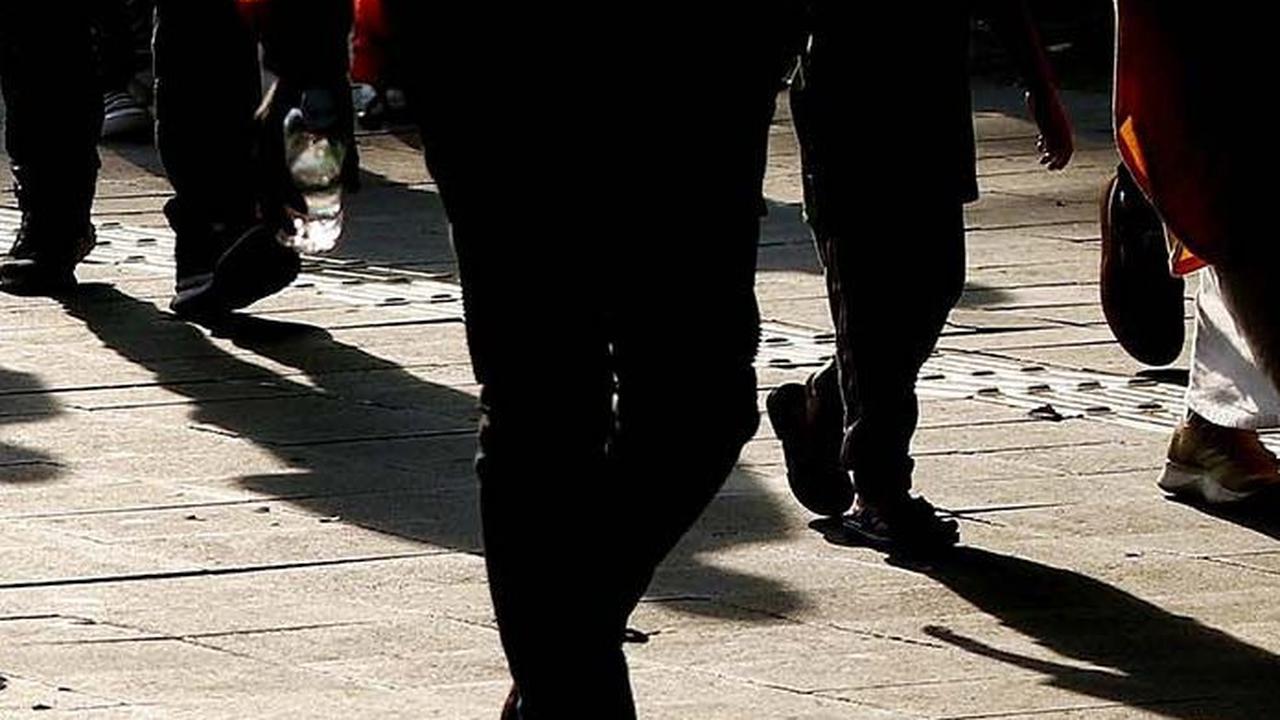 "Bagaimana solusinya, antara lain diusulkan untuk dibagi jam kerjanya, ada yang masuk jam 08.00 WIB ada yang masuk jam 10.00 WIB. Untuk itu, dalam kesempatan ini, Bapak/Ibu mari memberikan masukan," kata Heru dalam keterangan tertulis, dikutip Kamis, 6 Ju