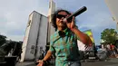 Aksi band reggae Jokjoker dalam konser "Indonesia Bersih Dari Maling Hak Cipta" di Taman Ismail Marzuki (TIM), Jakarta, Senin (9/3/2015). (Liputan6.com/Faisal R Syam)