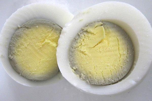 Telur terlalu matang/ copyright by food-hacks.wonderhowto.com