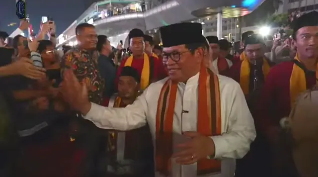 Momen Pramono-Rano Diiringi Tanjidor Hadiri Puncak HUT Jakarta