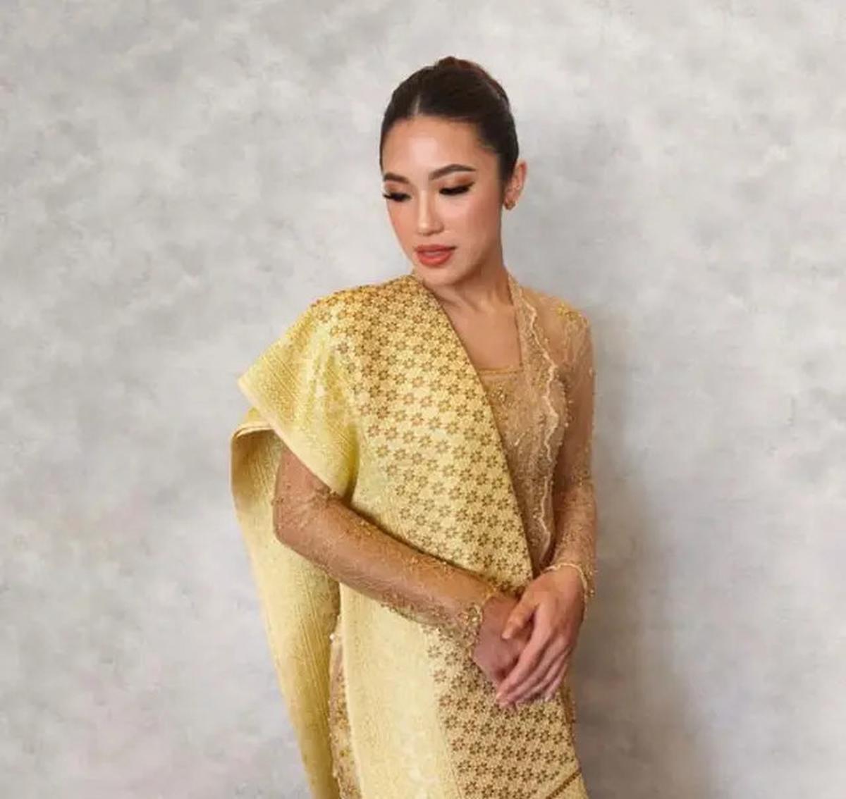 6 Gaya Berkelas Winona Delany Calon Menantu Hotman Paris yang Akan Dinikahi Putra Pertamanya, Kenakan Kebaya hingga Gaun