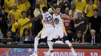 Stephen Curry saat melawan Cleveland Cavaliers pada laga Final NBA, Senin (12/6/2017) (AP Photo/Ben Margot)