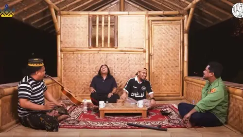 <p>Abdur Arsyad Ungkap Limbad Sempat Ditahan Imigrasi Arab Saudi Saat Umrah karena Gigi Taring. foto: Youtube Tuah Kreasi</p>