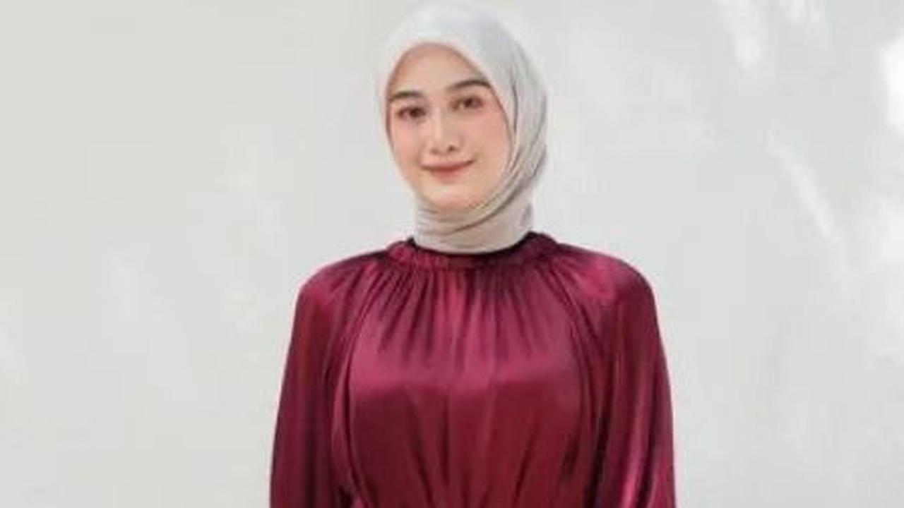 <b>Merah Maroon: Warna yang Tegas</b>