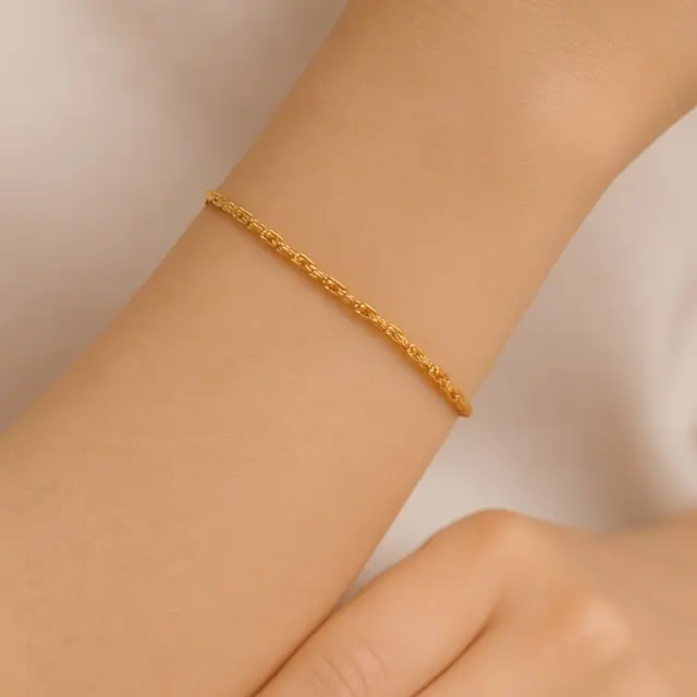 Model Gelang Emas Rantai Kecil yang Simple Tapi Elegan
