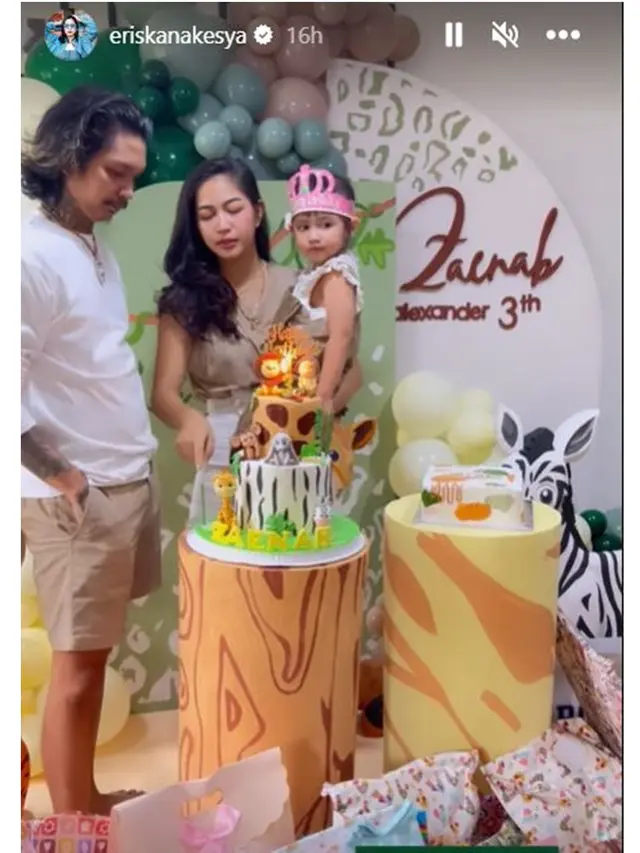 6 Potret Young Lex di Ultah Sang Anak, Tampil Berkumis Disebut Mirip Limbad