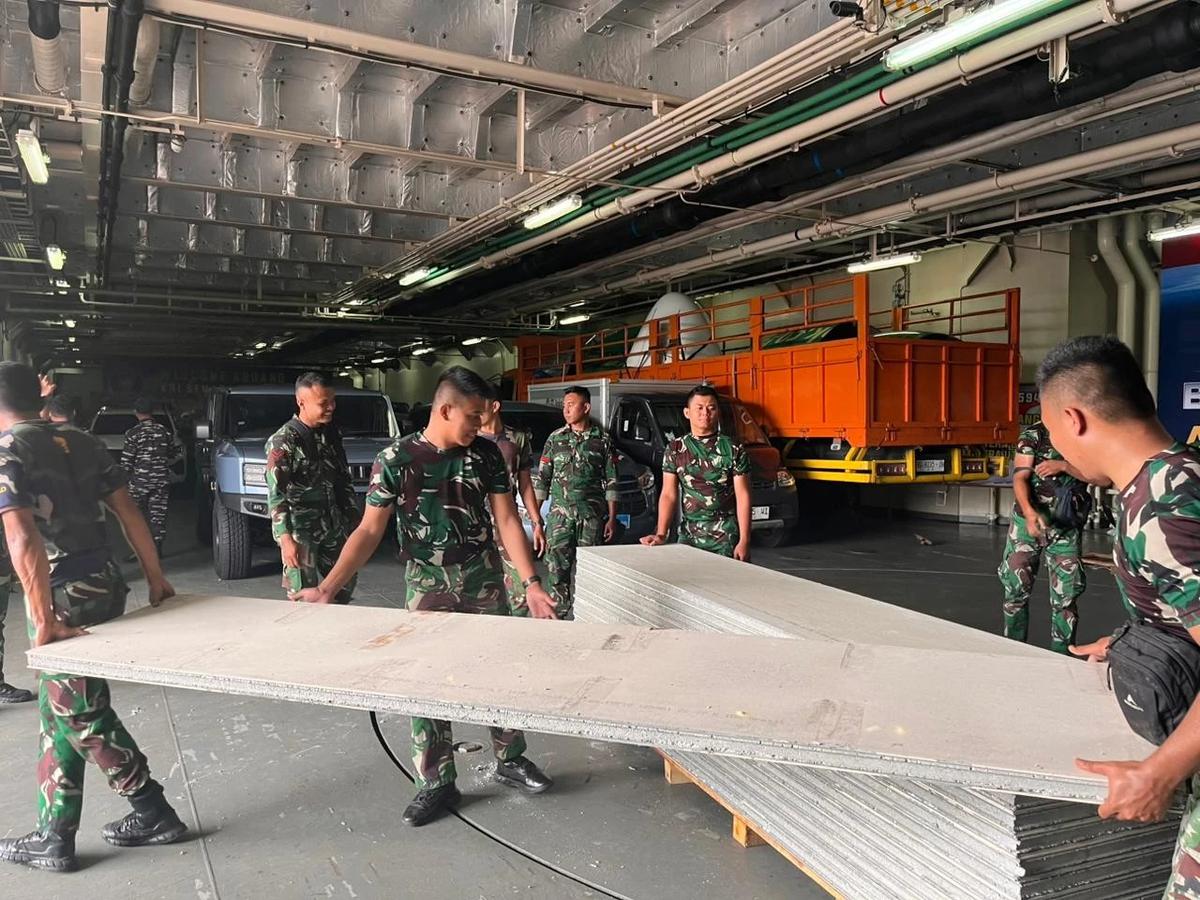 FOTO: TNI AL Terus Menyalurkan Bantuan Kemanusiaan ke Aceh