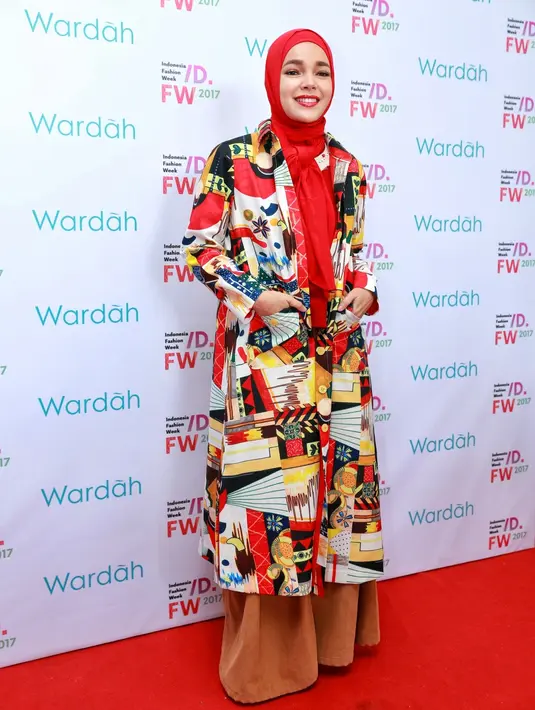 "Lebih dinikmatin aja, dan mas Agus juga siap untuk mendorong saya di sana. Makanya ini menjadi pengalaman baru lagi. Saya dapat pelajaran baru lagi. Alhamdullilah secara fisik punya tubuh yang sehat," lanjutnya. (Adrian Putra/Bintang.com)