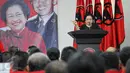 Ketua Umum PDIP Megawati Soekarnoputri memberikan sambutan saat pembukaan sekolah calon kepala daerah PDI Perjuangan di kantor DPP PDIP, Jakarta, Minggu (28/6/2015). (Liputan6.com/Yoppy Renato)