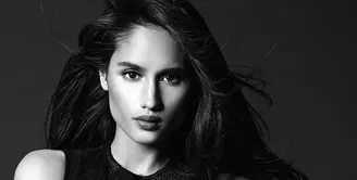 Sejak terjun ke dunia hiburan, Cinta Laura memang selalu tampil dengan rambut panjangnya yang menawan. Dan begini lah cara Cinta mengubah gaya rambutnya yang panjang agar selalu terlihat fresh. (Instagram/cintalaurakiehl)