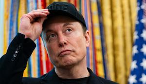 Elon Musk terlihat dalam konferensi pers bersama Presiden AS Donald Trump di Ruang Oval Gedung Putih di Washington, DC, pada 30 Mei 2025. Miliarder Elon Musk, orang terkaya di dunia, hampir setengah jalan untuk menjadi triliuner pertama di dunia, menurut laporan majalah Forbes pada 1 Oktober 2025. (Allison ROBBERT/AFP)