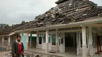 Gempa merusak gedung sekolah, rumah dan tempat ibadah di Kalibening, Banjarnegara. (Foto: Liputan6.com/SRU Banjarnegara/Muhamad Ridlo)