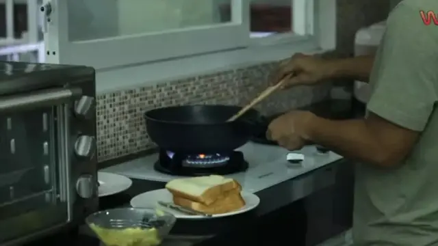 Kepraktisan dengan Kompor Tanam dan Cooker Hood di Dapur Wendi