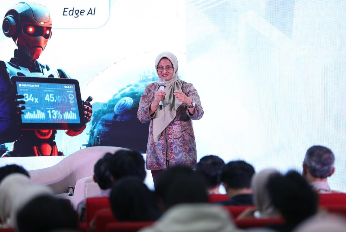 Direktur Utama Telkom Dian Siswarini saat memberikan pemaparan pada acara peluncuran Telkom AI Campus di UMY