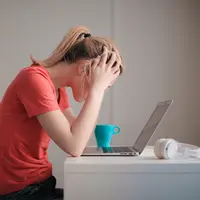 Dokter spesialis kulit dan kelamin ungkap stres jadi pemicu utama meningkatnya kasus autoimun kulit selama pandemi Covid-19. (pexels/andreapiacquadio).