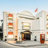 Tepat di awal 2026, Louis Vuitton membuka tahun dengan perayaan besar,  130 tahun Monogram, motif legendaris yang sudah menjadi identitas rumah mode asal Prancis ini. [Dok/Louis Vuitton].