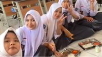 Tren Makan Bergizi Gratis di Sekolah Jadi Seru Sambil Kumpul Bareng Teman Sekelas. (Dok: IG https://www.instagram.com/reel/DEjd6B1z1gc/?igsh=OGZ0NWY4NDFmd281)