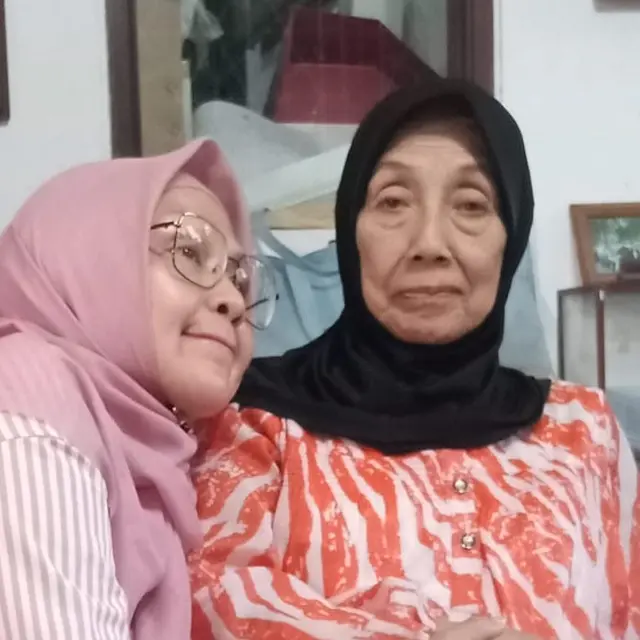 6 Potret Terbaru Artis Senior Nani Wijaya, Masih Bugar di Usia 78 Tahun
