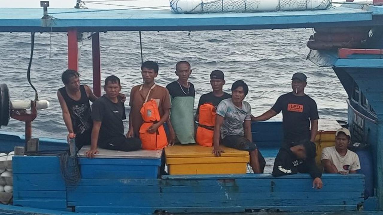 Sembilan ABK Kapal Terbalik di Bintan Selamat Usai Dihantam Gelombang Tinggi
