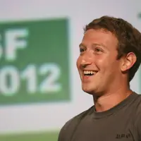 Tawa Mark Zuckerberg sebelum dirundung masalah pencurian data pengguna Facebook. (AFP/Kimihiro Hoshino)