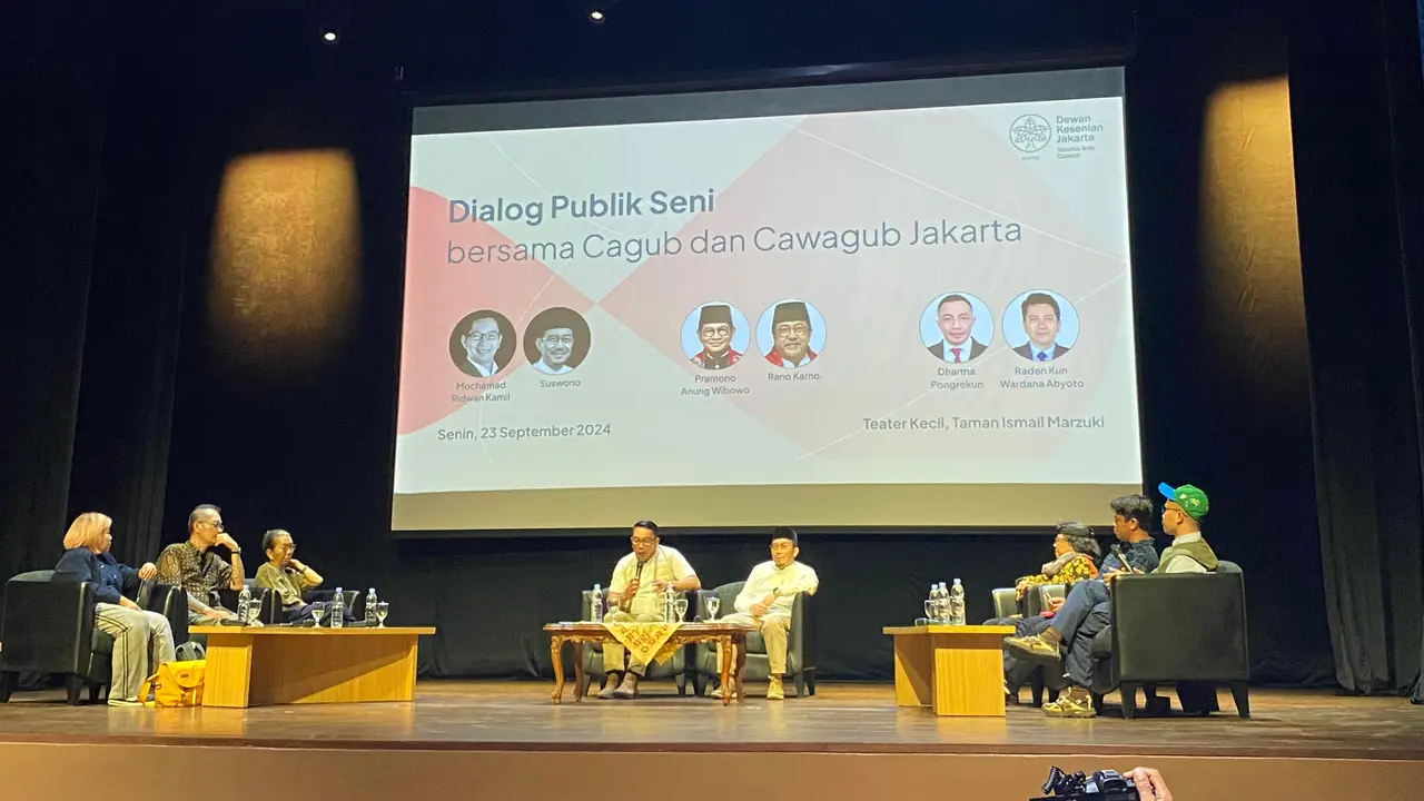 Calon gubernur dan wakil gubernur Jakarta, Ridwan Kamil dan Suswono saat menghadiri Dialog Publik Seni yang berlangsung di Taman Ismail Marzuki (TIM), Jakarta, Senin (23/9/2024).