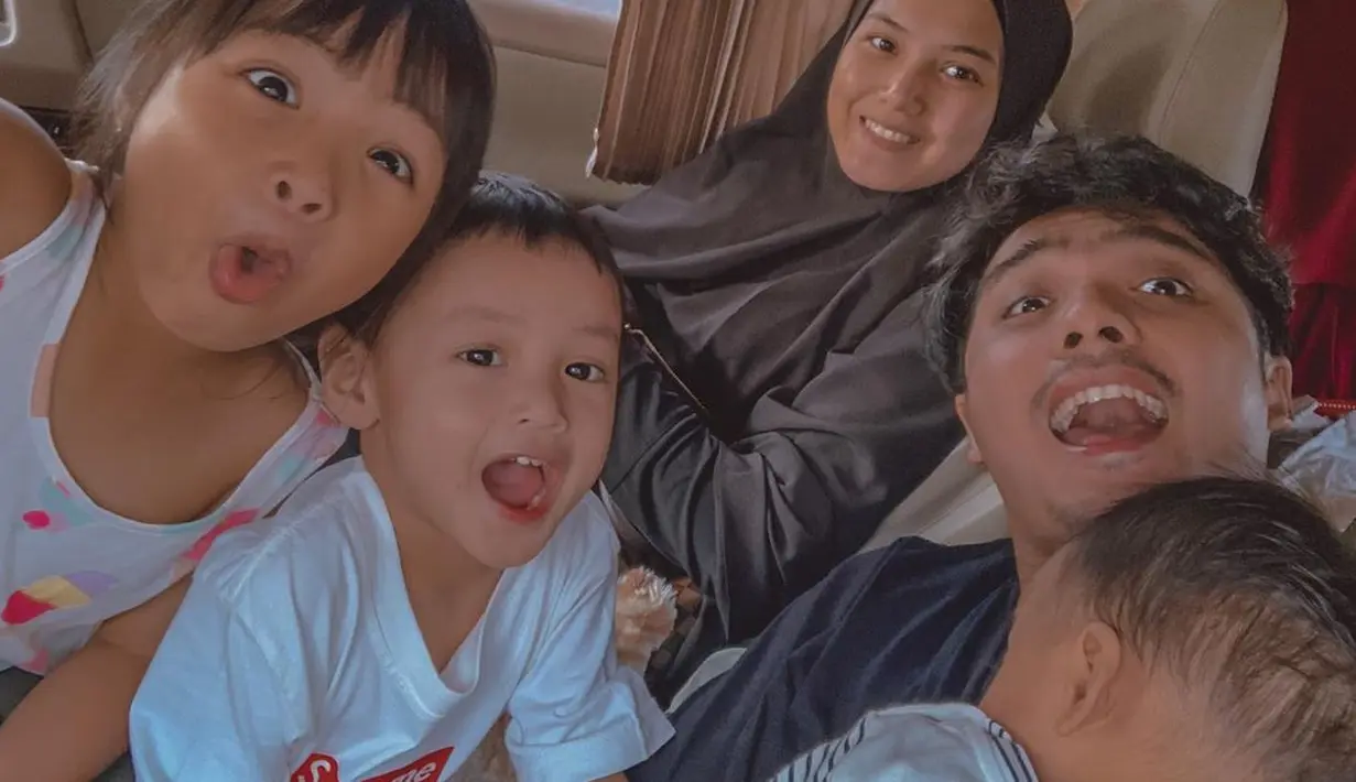 Di akhir tulisannya, Ricky pun meminta doa kepada warga net untuk sang buah hati. Ia berharap anak keempatnya dapat menjadi anak yang sholeha dan tumbuh menjadi yang terbaik untuk keluarga. (Instagram/rickyharun)