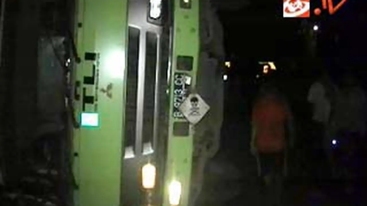 100709btruk-terbalik.jpg