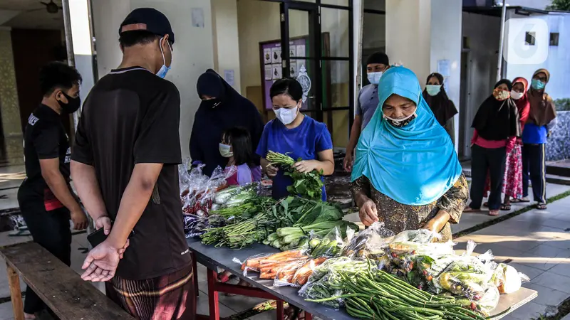 FOTO: Berbagi Sayuran Gratis untuk Warga Terdampak Pandemi di Bulan Ramadhan