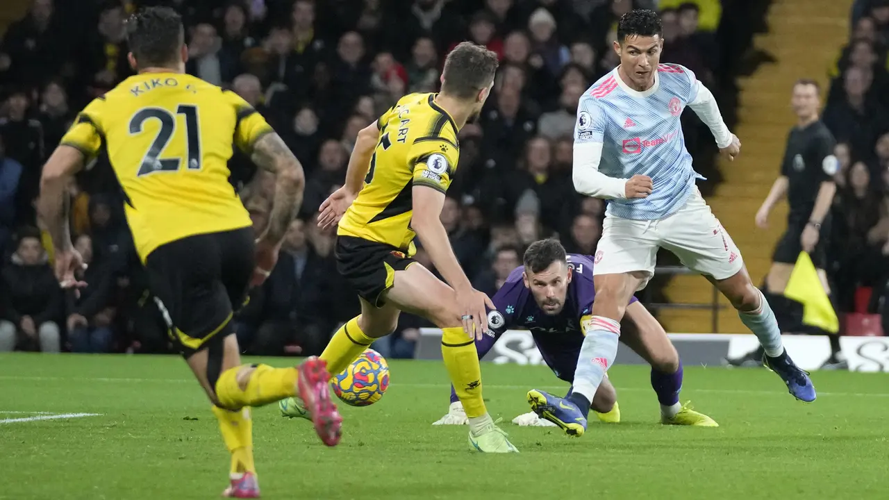 FOTO: Manchester United Babak Belur Dihajar Watford