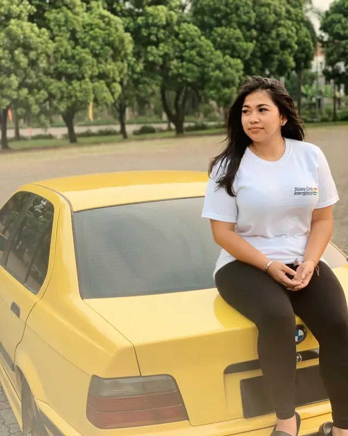 Galeri Foto Liana Saputri dengan Baju Putih, Ide Fashion Menarik untuk Berbagai Acara di 2025