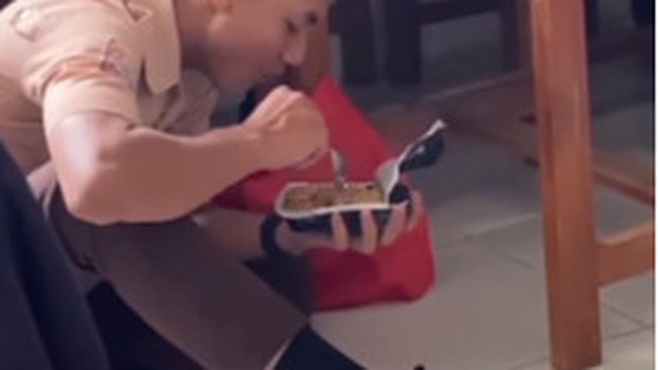 Bekal Makan Siswa Ini Beda Banget Dari yang Lain