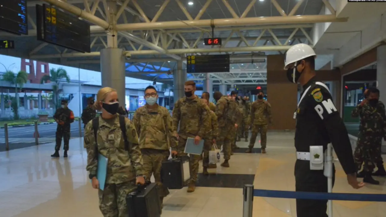 330 tentara Amerika hari Sabtu (24/7) tiba di bandara Sultan Mahmud Badaruddin II, Palembang, Sumatera Selatan, untuk mengikuti Latihan Bersama “Garuda Shield” ke-15 tahun 2021. (Foto: Courtesy/Kadispenad TNI AD)