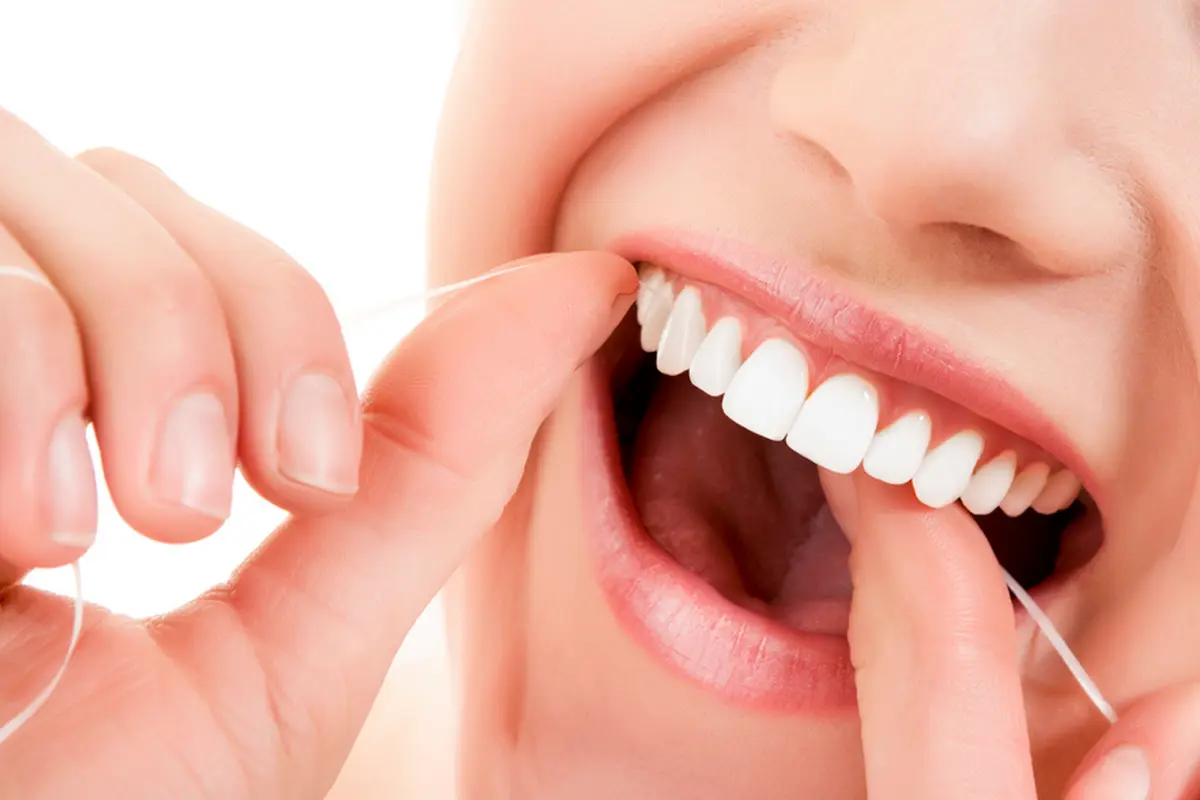 Dental Floss, Dipakai Sebelum atau Sesudah Menggosok Gigi?