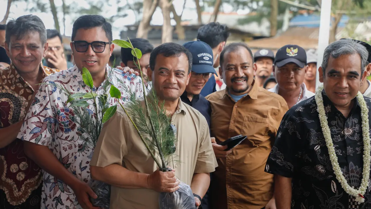 Ahmad Luthfi Ajak Warga Rawat Mangrove untuk Atasi Rob dan Abrasi di Kawasan Pesisir