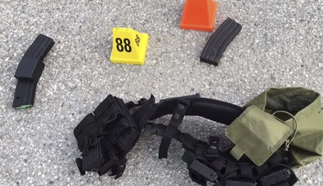 Amunisi disita dari pelaku serangan yang terjadi San Bernardino di beberapa waktu lalu, California, (3/12). Peristiwa itu Sedikitnya menewaskan 14 orang dan 17 lainnya terluka. (REUTERS)
