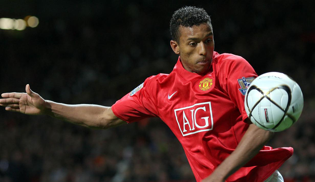 Mungkin Depay juga bisa dianggap seperti Nani. Pemain dengan posisi sama yang juga gagal memenuhi ekspektasi publik Old Trafford. (AFP/Andrew Yates)