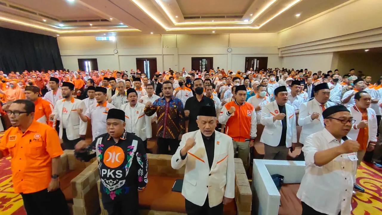 Syaikhu menuturkan, pesta tanpa jamuan makanan, maka yang terdengar bisingnya saja.&nbsp;