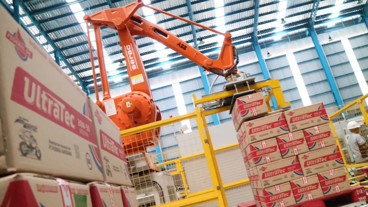 Pengoperasian pabrik Federal Oil menggunakan robot.