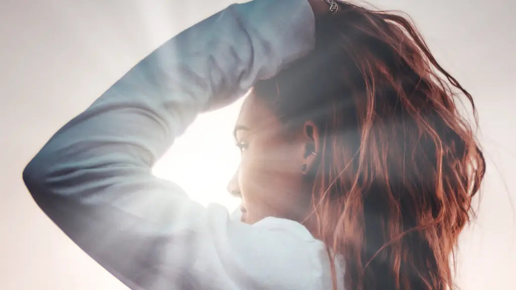 Dampak buruk sinar UV matahari terhadap rambut. (Foto: unsplash.com)