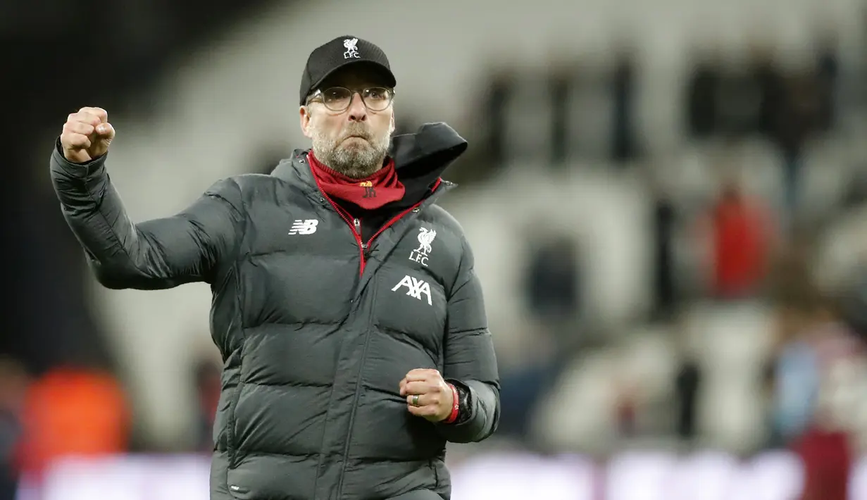 Pelatih Liverpool, Jurgen Klopp berselebrasi usai berhasil mengalahkan West Ham pada pertandingan Liga Inggris di Stadion London, Rabu (29/1/2020). Liverpool menang 2-0 atas West Ham dan tetap kokoh di puncak klasemen dengan poin 70. (AP Photo/Frank Augstein)