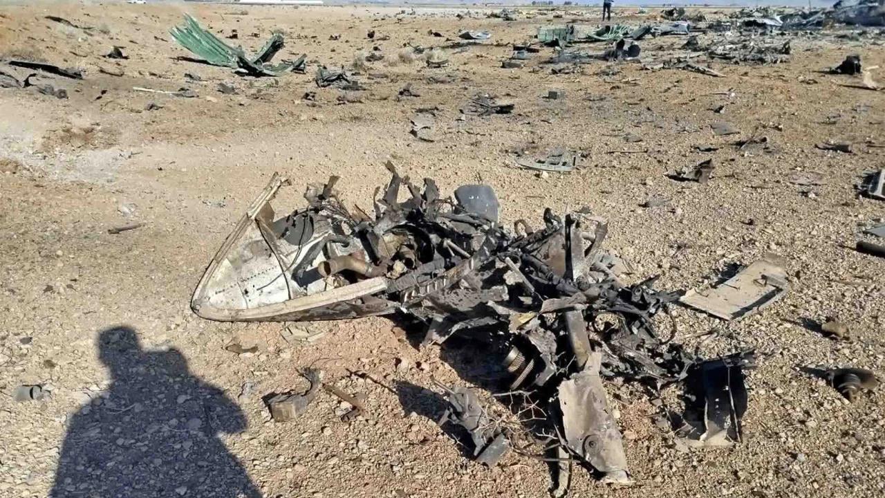 FOTO: Iran Pamerkan Puing Pesawat AS yang Dihancurkan dalam Operasi Militer