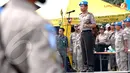 Dalam amanatnya, Kapolri menegaskan jika lebih baik mandi keringat dalam latihan daripada mandi darah di medan tugas tegas Jenderal Sutarman kepada personil FPU Indonesia VI (Liputan6.com/Helmi Fithriansyah) 