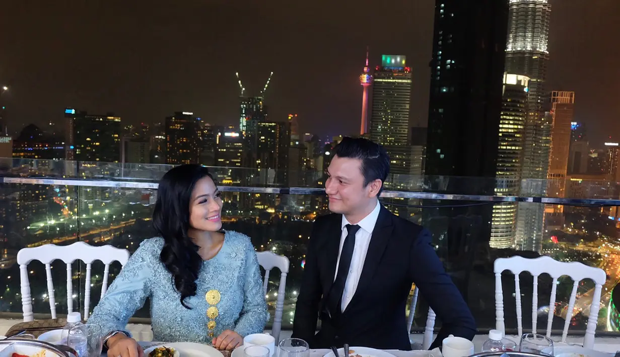 Kebahagiaan yang dirasakan Titi Kamal saat ini pastinya sangat berlipat ganda. Selain kelahiran anak keduanya, ternyata hari ini, Kamis (7/12/2017), istri Christian Sugiono ini juga berulang tahun. (Instagram/titi_kamal)