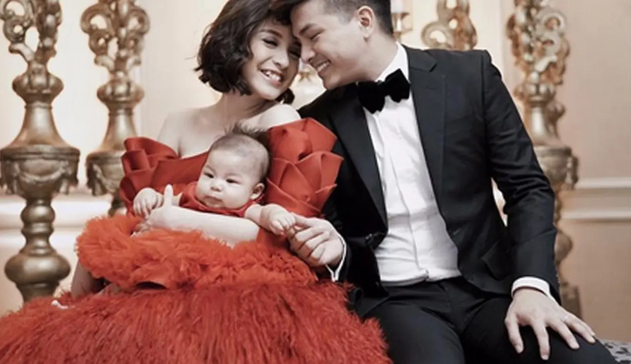 Hari Natal merupakan momen spesial yang dimanfaatkan selebriti Tanah Air untuk habiskan waktu bersama keluarga. Berbagi foto dalam rangka Natal, para artis berikut ini juga menyertakan tulisan berupa ucapan dan harapan saat Natal.(Instgaram/chelseaolivia)