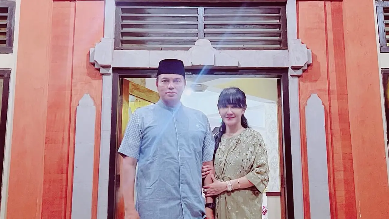 Potret Uut Permatasari Dampingi Suami Naik Pangkat Jadi Kombes Pol, Semringah Penuh Pesona (instagram/uutpermatasari).