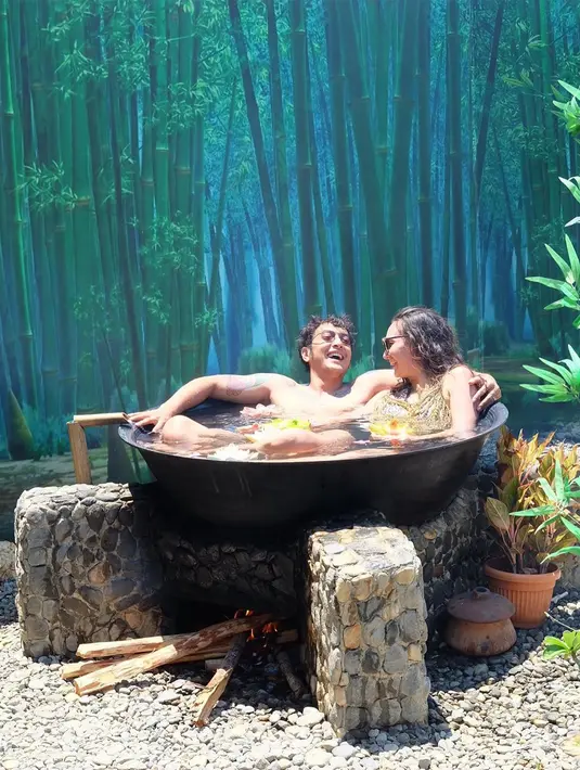 Nadine Chandrawinata dan Dimas Anggara (Instagram/dimsanggara)